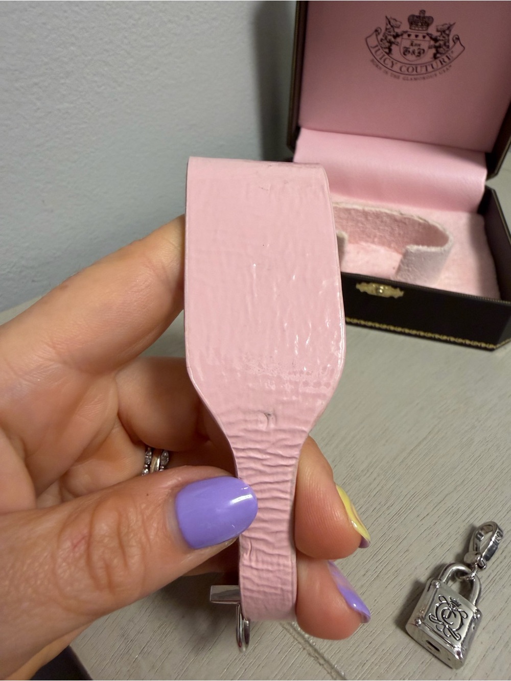 Juicy Couture Pink Patent Leather Choker Collar Cuff Padlock Bracelet in box Y2K - Picture 6 of 9